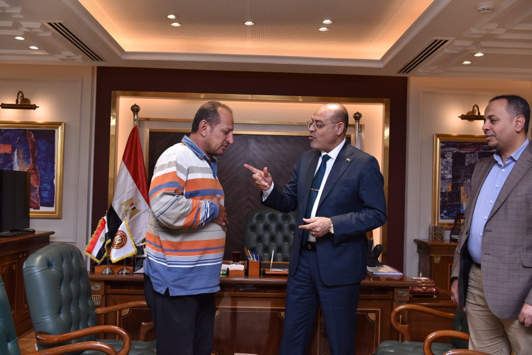 وزير القوى العامله 